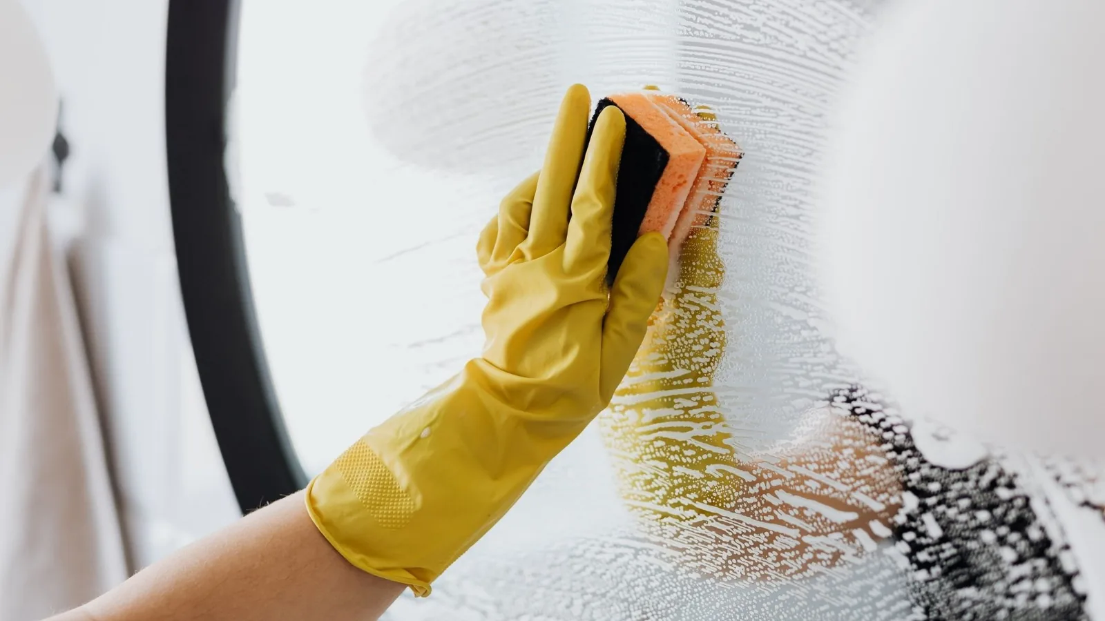 Window and glass surface cleaning detail